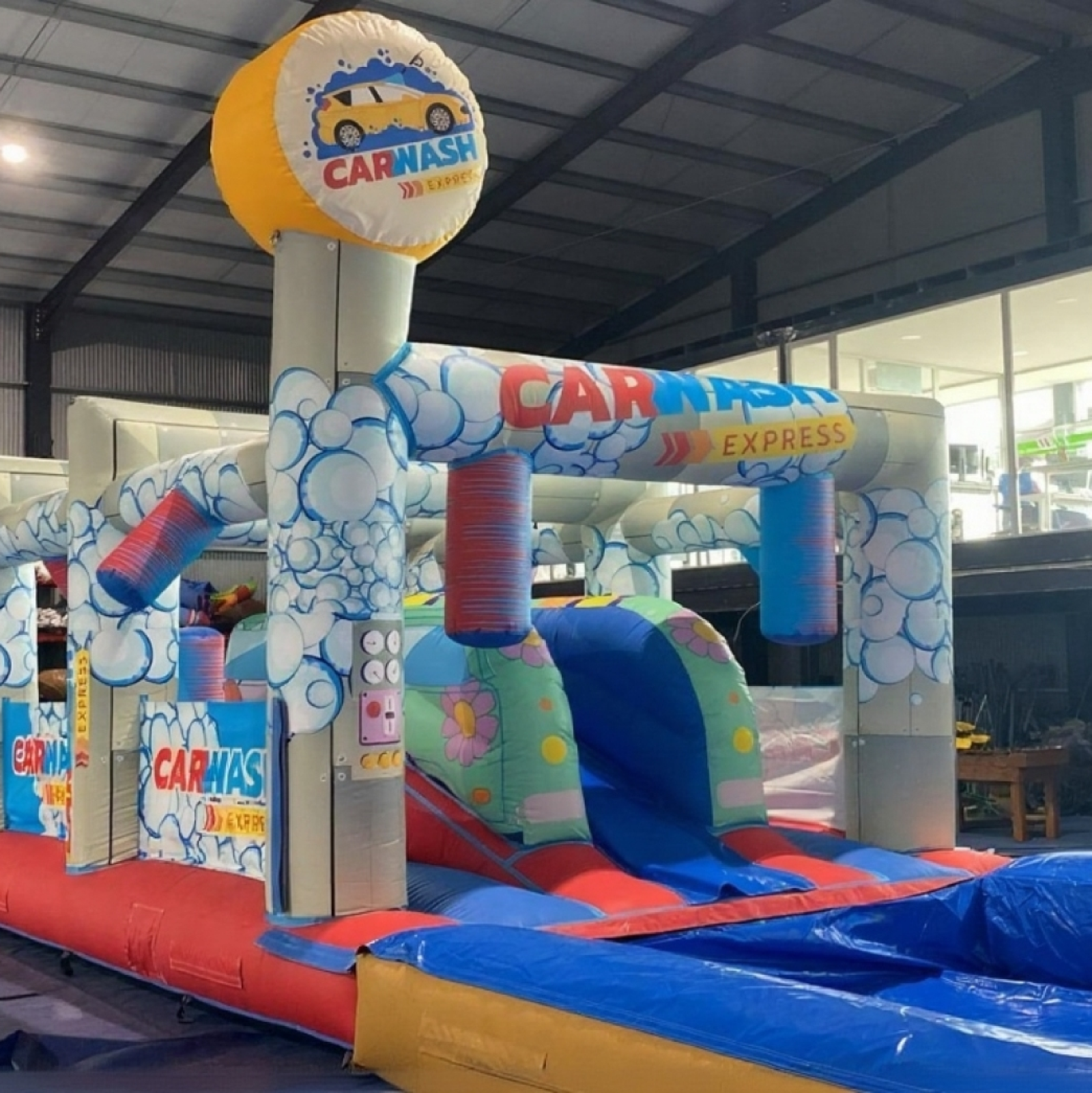 hinchable acuatico car wash 2