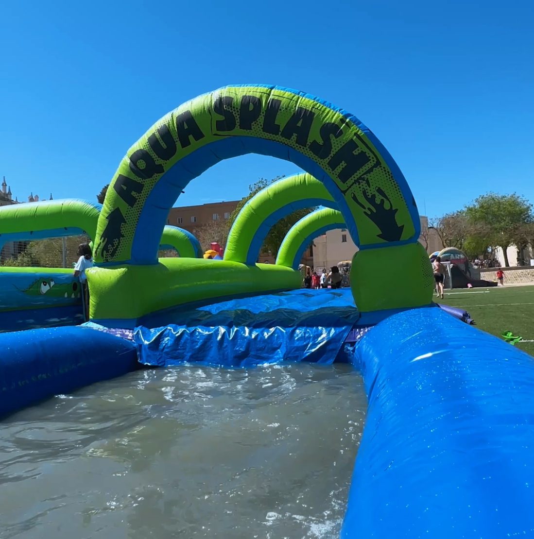 Deslizador con piscina